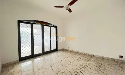 Sobrado com 04 dormitórios no Jardim Yolanda, região da represa, com edícula e amplo quintal.