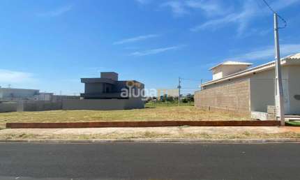 Terreno no condomínio SetLife II (2), com 333 m² e ótima topografia.