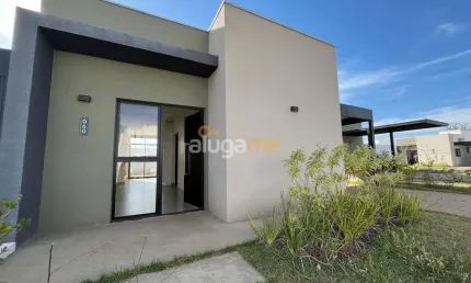 Casa nova no condomínio Fenhouse, com 03 dormitórios (1 suíte), rica em armários e com churrasqueira.