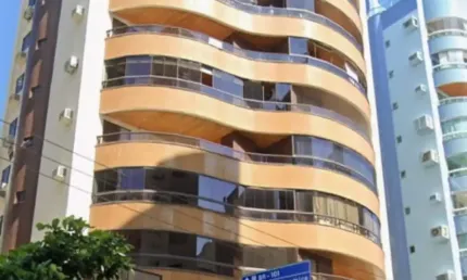 Apartamento mobiliado a uma quadra do mar – Balneário Camboriú