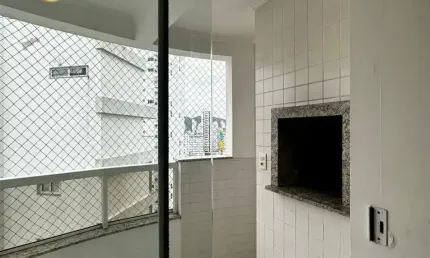 APARTAMENTO COM LAZER COMPLETO NA QUADRA MAR!   À VENDA POR APENAS R$ 1.350.000!