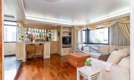 Agradável apartamento tipo para venda com 4 quartos, sendo 4 suítes, 200m²