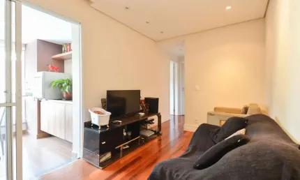 Confortável apartamento tipo para venda em Vila Gumercindo com 2 quartos, sendo 1 suíte, 57m²