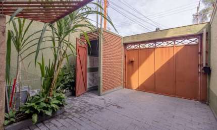 Confortável casa tipo para venda com 4 quartos, sendo 2 suítes, 219m²