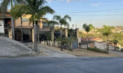 Casa para Venda em Contagem, Tropical, 4 dormitórios, 3 suítes, 5 banheiros, 8 vagas
