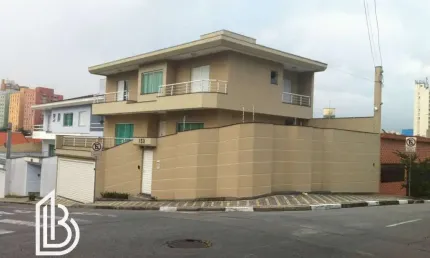 Sobrado de esquina com 3 dorms, espaço gourmet e 4 vagas – santa terezinha