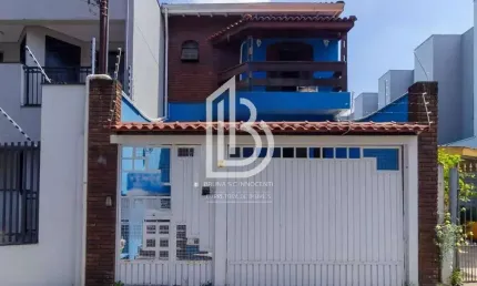 Casa à venda com 250m², 3 quartos e 5 vagas na Vila Ivone - São Paulo