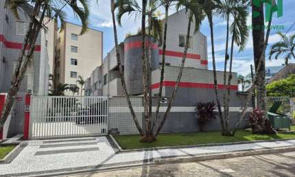 Apartamento triplex quadra mar para locação de temporada em Caiobá.