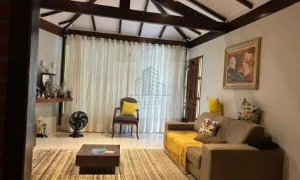 Casa Alto Padrão 4 Quartos-Varanda-piscina- Setor Habitacional Arniqueira (Águas Claras)