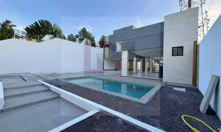Casa Para Vender com 4 quartos 4 suítes no bairro Coroa do Meio em Aracaju