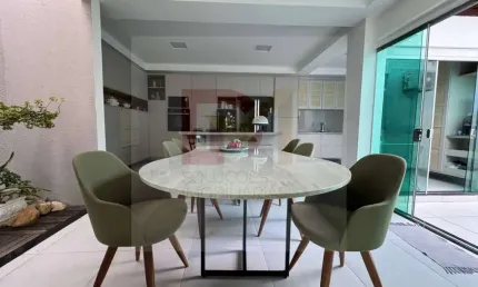 Encante-se com esta oportunidade única de possuir uma casa no Morada do Rio!
