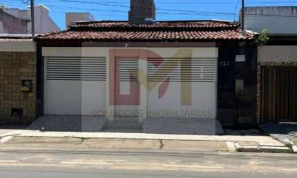 Casa Para Vender com 4 quartos 1 suítes no bairro Jabotiana em Aracaju / Casa no Conj. Santa Lúcia, bairro Jabotiana.