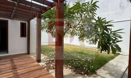 Casa Para Vender com 2 suítes no bairro Atalaia em Aracaju.