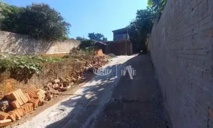 Casa com 3 quartos para alugar, 100 m² por R$ 1.000/mês - Indústrias Leves - Londrina/PR