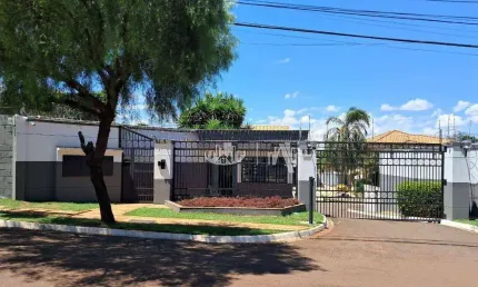 Casa com 1 quarto à venda, 150 m² por R$ 980.000 - Condomínio Petit Ville - Londrina/PR