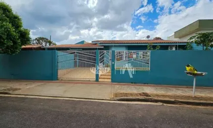 Casa com 3 quartos à venda, 160 m² por R$ 730.000 - Aritana - Zona Leste de Londrina/PR