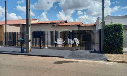 Casa com 3 quartos à venda, 220 m² por R$ 680.000 - Jardim Planalto Verde - Cambé/PR