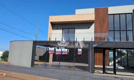Casa com 4 quartos à venda, 312 m² por R$ 2.200.000 - Jardim Costa do Sol - Rolândia/PR