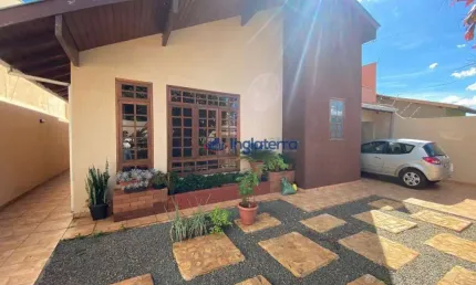 Casa com 3 quartos à venda, 260 m² por R$ 890.000 - Monte Carlo - Londrina/PR