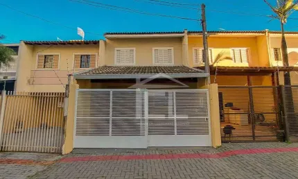 Casa com 3 quartos para alugar, 90 m² por R$ 1.800/mês - Conjunto Habitacional Santiago II - Londrina/PR