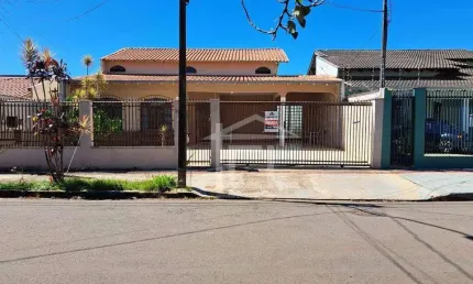 Casa com 3 quartos para alugar, 220 m² por R$ 3.500/mês - Esperança - Londrina/PR