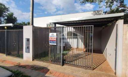Casa com 3 quartos para alugar, 74 m² por R$ 1.550/mês - Jardim Piza - Londrina/PR