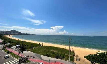 Alto luxo de frente pro mar na praia da costa. 4 quartos, 4 suites, 4 vagas de garagem soltas. finamente montado e decorado. o apartamento esta lindissimo, padrao casa cor! lazer completo.