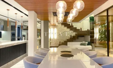 Sobrado à Venda, 302m² úteis,  3 suítes, decorado no Cond.Vivenda Vivendas do Arvoredo, Londrina, P