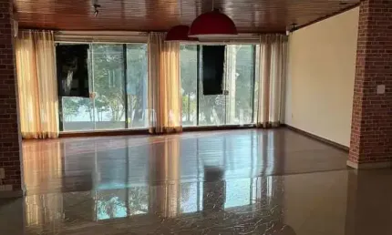 Casa Residencial ou Comercial de 400 m² para venda, 05 quartos (sendo 2 suítes) piscina, de frente