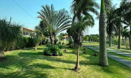 Casa 360m²à venda/ 03 quartos ( sendo 2 demi-duites e 1 suíte)/3 vagas- Cond. Golf Ville- Recanto S