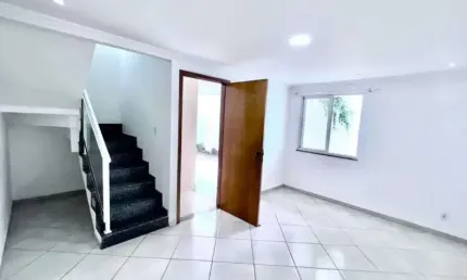 Casa em condomínio fechado com 2 quartos à venda na Rua Isis, Curicica, Rio de Janeiro, 110 m2 por R$ 369.000