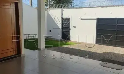 Casa com 3 quartos à venda no Jardim Holanda, Uberlândia  por R$ 550.000