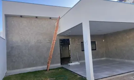 Casa com 3 quartos à venda no Novo Mundo, Uberlândia  por R$ 930.000