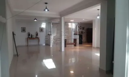 Casa com 3 quartos à venda no Jardim Europa, Uberlândia  por R$ 870.000