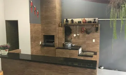 Casa com 3 quartos à venda no Jardim Europa, Uberlândia  por R$ 480.000