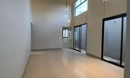 Casa com 3 quartos à venda no Tibery, Uberlândia  por R$ 1.030.000