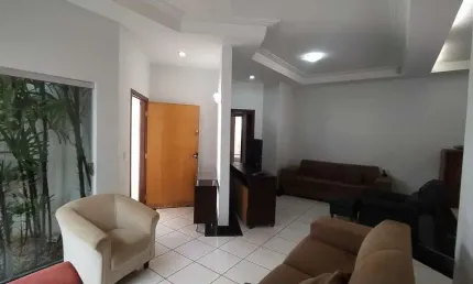 Casa com 3 quartos à venda na Cidade Jardim, Uberlândia  por R$ 795.000