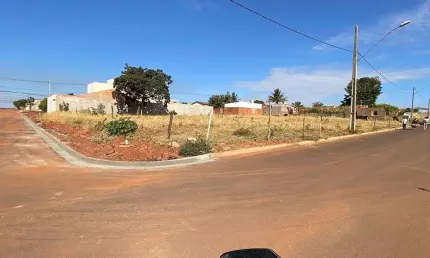 Terreno à venda no Jardim Ipanema I, Uberlândia  por R$ 155.000