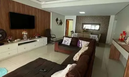 Casa com 3 quartos à venda no Santa Luzia, Uberlândia  por R$ 955.000