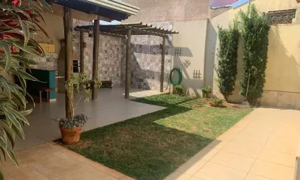 Casa com 3 quartos à venda no Nova Uberlândia, Uberlândia  por R$ 500.000