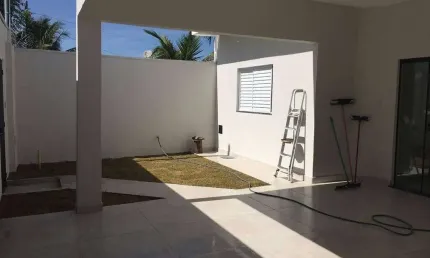 Casa com 3 quartos à venda no Jardim Europa, Uberlândia  por R$ 600.000