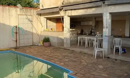 Casa com 3 quartos à venda no Osvaldo Rezende, Uberlândia  por R$ 450.000
