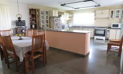 Casa com 3 quartos à venda no Lidice, Uberlândia  por R$ 900.000
