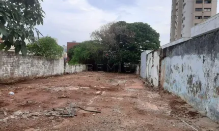 Terreno à venda no Cazeca, Uberlândia  por R$ 800.000