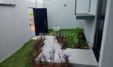 Casa com 3 quartos à venda no Grand Ville, Uberlândia  por R$ 990.000