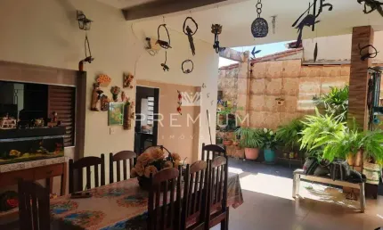 Casa com 3 quartos à venda no Minas Gerais, Uberlândia  por R$ 798.000