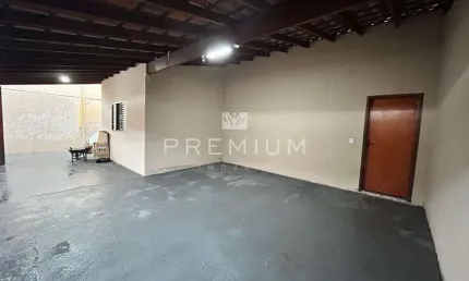 Casa com 3 quartos à venda no Planalto, Uberlândia  por R$ 390.000