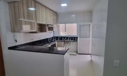 Casa com 3 quartos à venda no Jardim Europa, Uberlândia  por R$ 590.000