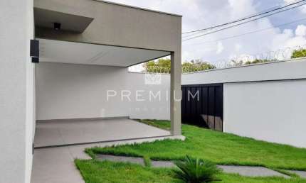 Casa com 3 quartos à venda no Jardim Europa, Uberlândia  por R$ 700.000