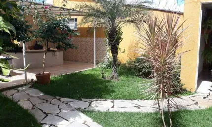 Casa com 3 quartos à venda no Jardim Patrícia, Uberlândia 